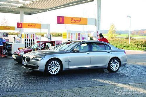 历久弥新 深度测试BMW 750Li豪华轿车