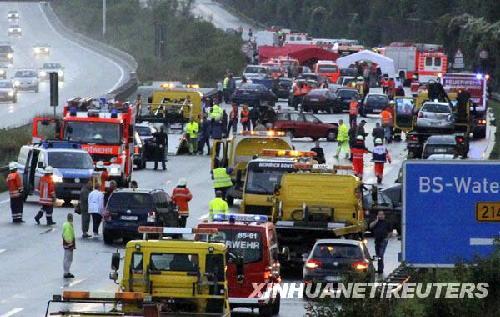 德国发生高速路连环车祸 259车相撞创纪录