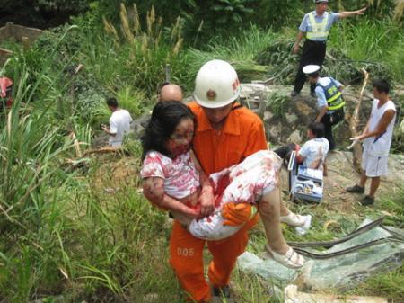 福建沈海高速车祸致9人死亡27人受伤(组图)