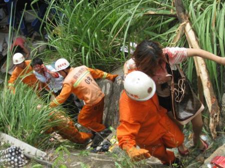 福建沈海高速车祸致9人死亡27人受伤(组图)