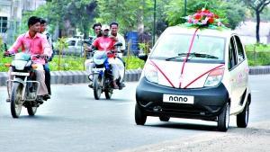 最便宜汽车Nano印度上路 引路人纷纷侧目