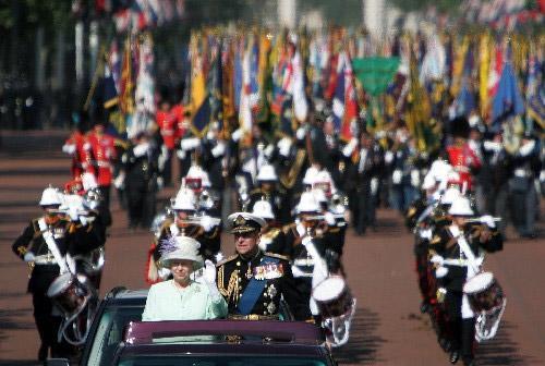 英女王国庆阅兵车 路虎揽胜