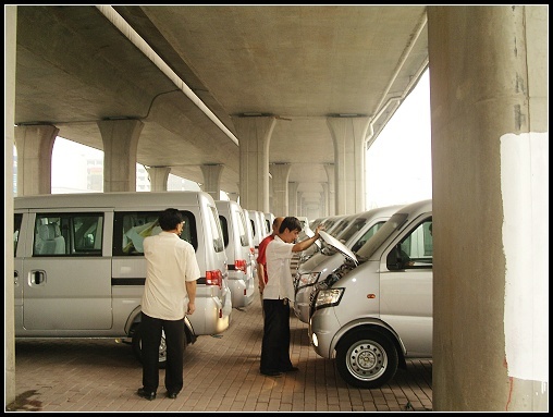 庞大吉奥合作首批微车正式抵达河北