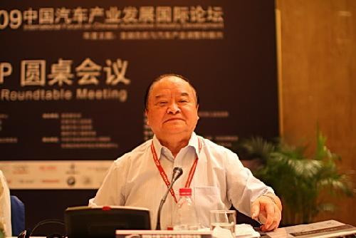 中国机械工业联合会执行副会长张小虞