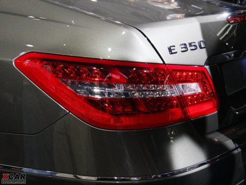 奔驰E350双门轿跑车上市 售价82.2万元\(2\)