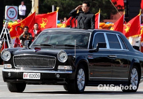 四代红旗检阅车勾勒新中国６０年成长轨迹（图）