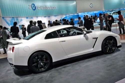 2010款日产GT-R发布 明年初将正式上市