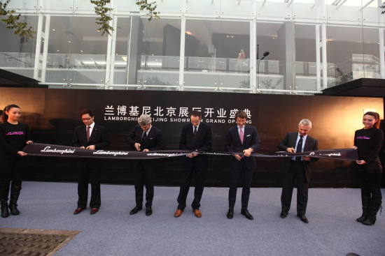 兰博基尼在北京、杭州的全新展厅相继开业