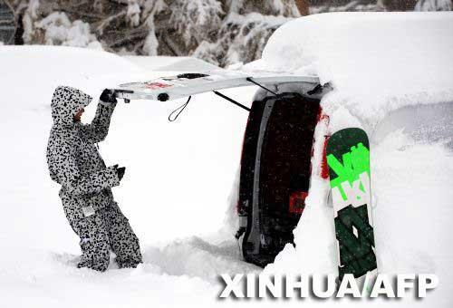 六招教你爱车雪后自救 冬季除雪需要啥“装备”