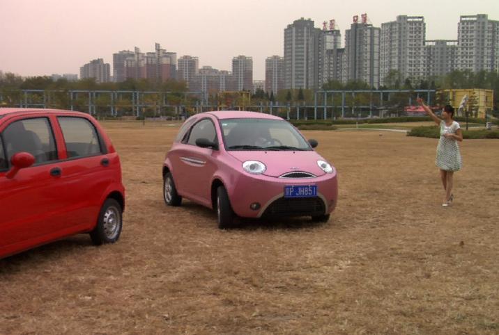 QQ短剧惊起千层网浪,明女郎演技受热议