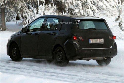 2011年发布 新一代奔驰B级雪地路试曝光