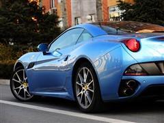 350万就够了 试驾法拉利California\(组图\)