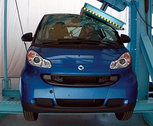 IIHS公布六款小型车车顶强度试验结果