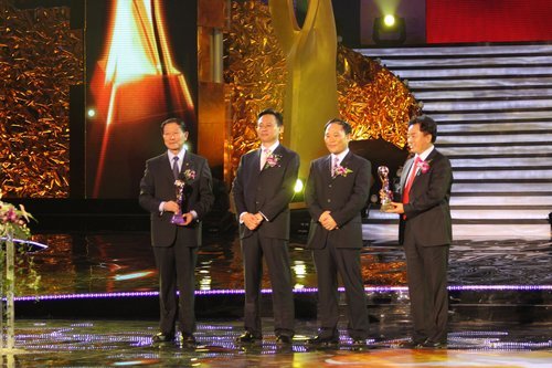 长安汽车董事长徐留平荣膺2009CCTV中国经济年度人物