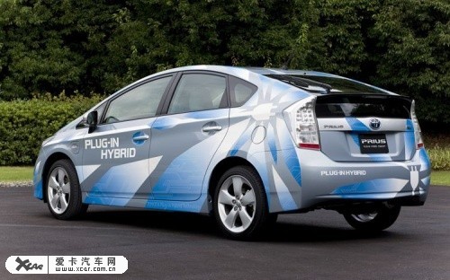 插电的混合动力车 试2012款丰田普锐斯\(2\)