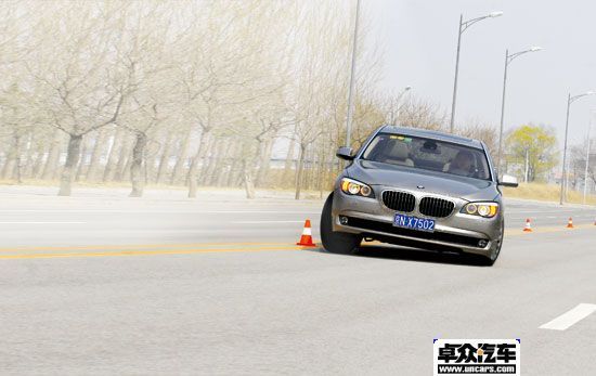 0-100km/h加速时间5.53秒 深度测试BMW 750Li\(3\)