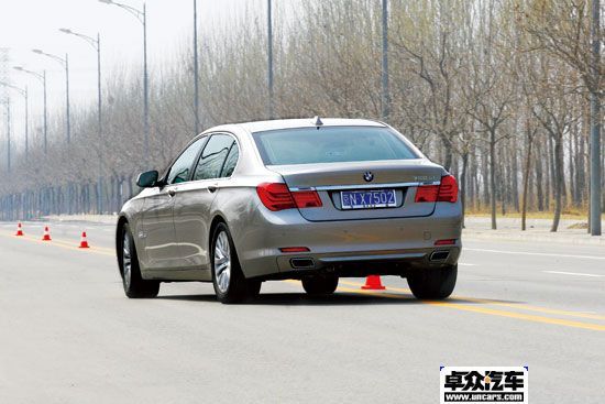 0-100km/h加速时间5.53秒 深度测试BMW 750Li\(4\)