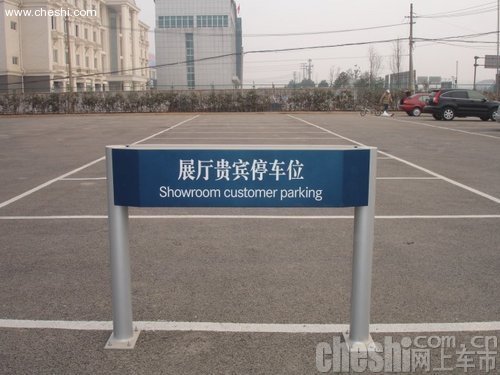 奔驰商务车南京宝铁龙坤驰4S店开始试营业