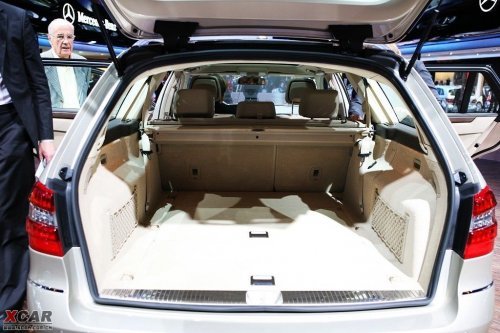 奔驰E级旅行版车型海外上市 约33万元