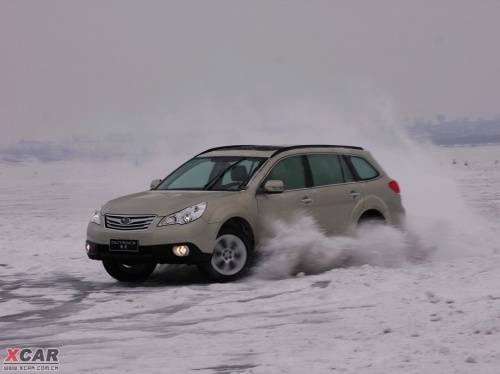 冰雪上的四轮齐舞 2010斯巴鲁冰雪试驾