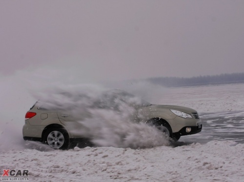 冰雪上的四轮齐舞 2010斯巴鲁冰雪试驾