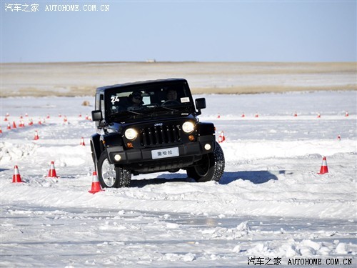 各有擅长！Jeep全系车型冰雪路面试驾\(4\)