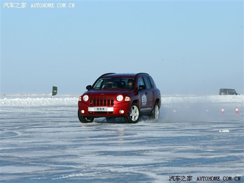 各有擅长！Jeep全系车型冰雪路面试驾\(2\)