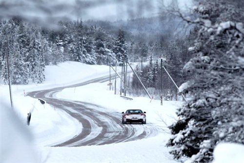 浪漫之旅 冰雪试驾2011款奔驰SLS AMG\(2\)