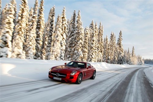 浪漫之旅 冰雪试驾2011款奔驰SLS AMG\(3\)