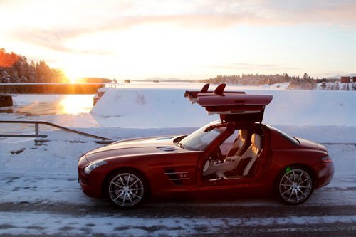 浪漫之旅 冰雪试驾2011款奔驰SLS AMG\(2\)