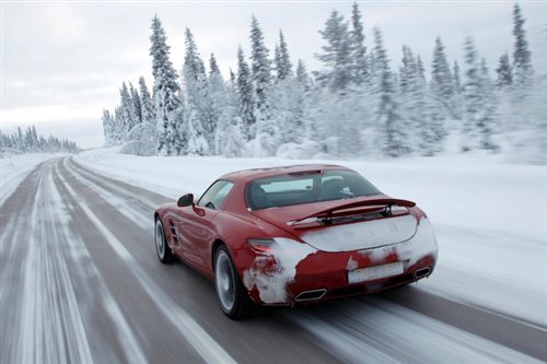 浪漫之旅 冰雪试驾2011款奔驰SLS AMG\(3\)