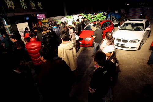 BMW1系车主欢度植树节  北京燕宝演绎“快闪”新时尚