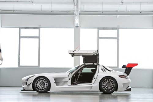 奔驰SLS AMG GT3赛车亮相\(2\)