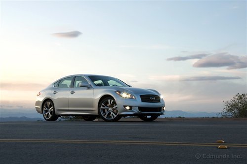 大号的G37 试驾2011款英菲尼迪-M37S