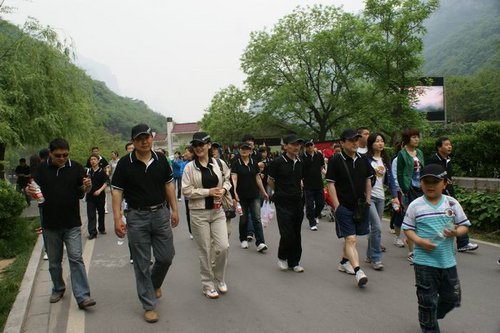 东风本田郑州联席会爱行天下 云台山爱心之旅圆满结束\(2\)