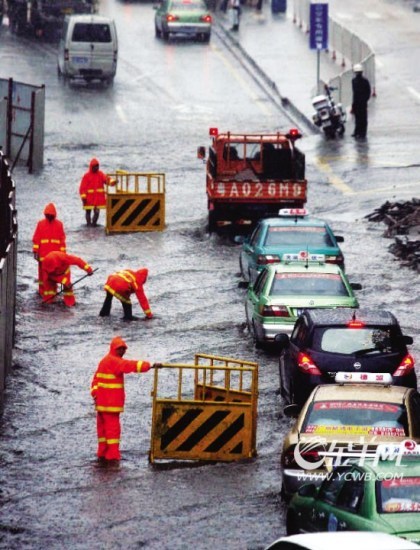 “水浸车”涉水险买不到 强启动没得赔