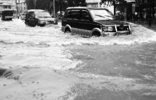 东莞暴雨5100台汽车遭水浸 保险赔付预估过亿