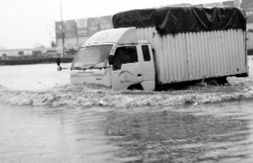 东莞暴雨5100台汽车遭水浸 保险赔付预估过亿