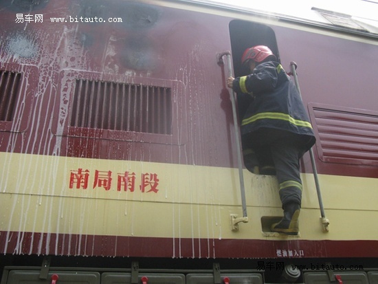 k352次列车途径浙江车头起火幸无人员伤亡
