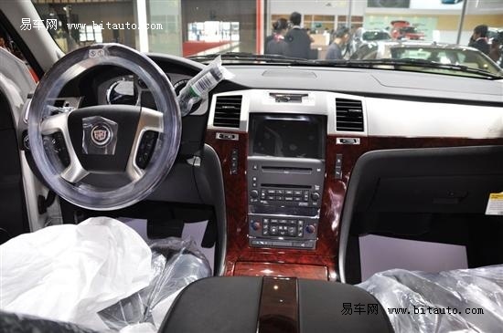 2010款凯雷德油电混合豪华SUV 登陆南京