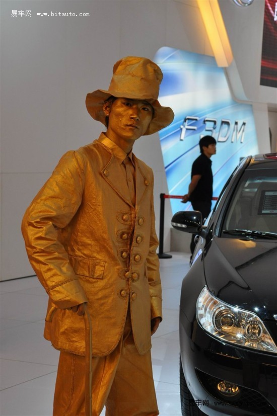2010深港澳车展 2号馆惊艳另类“酷男”