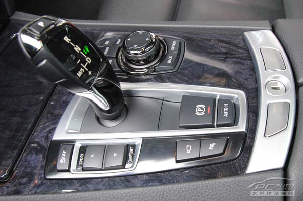 宝马7系的尊贵享受 PCauto实拍BMW750Li\(6\)
