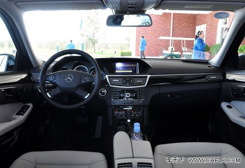 奔驰E级长轴距版上市 售价51.5-67.5万
