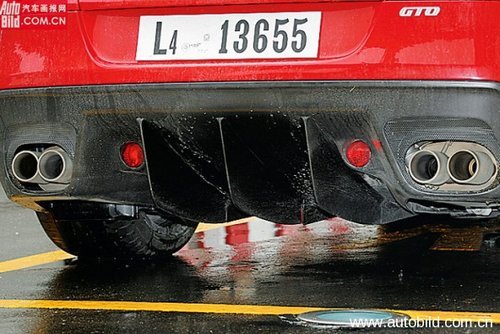 重生的战斗利器 雨中试驾法拉利599 GTO\(2\)