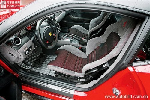 重生的战斗利器 雨中试驾法拉利599 GTO\(2\)