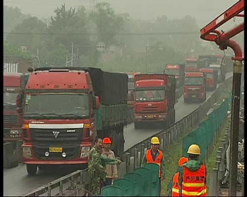 京张高速被称造价30亿停车场 堵车已影响工农业
