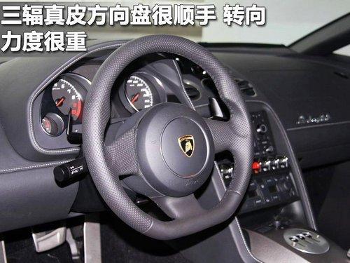 雨中试驾兰博基尼Gallardo LP550-2（图）(4)