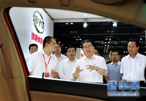 李长春参观中国自主汽车技术与产品成果展