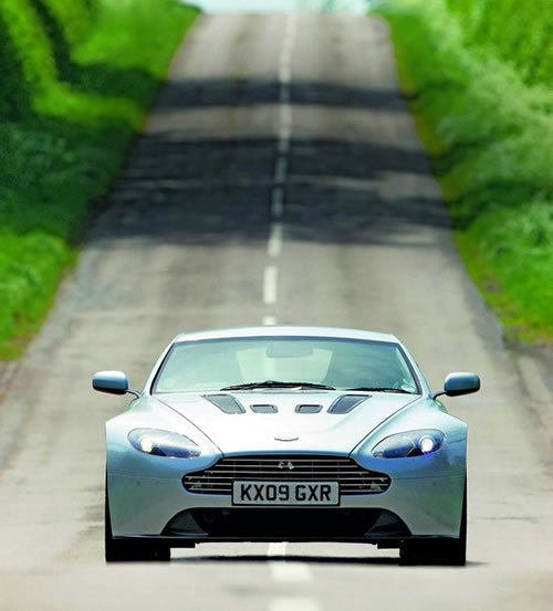 冰封王座 试驾阿斯顿·马丁V12 Vantage