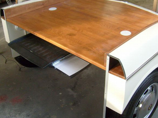 宝马2000CS最夸张改装 摇身变成办公桌
